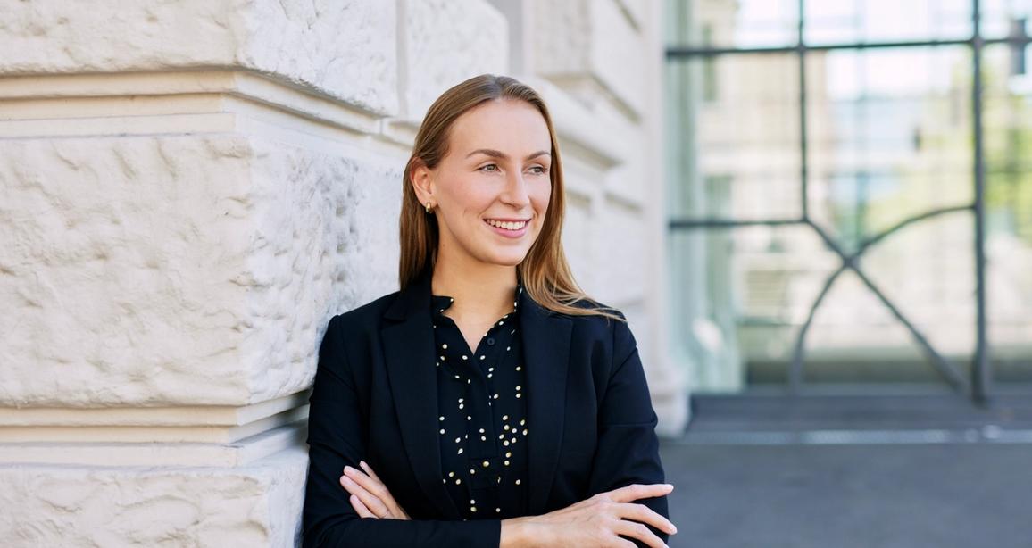 Foto von Laura Berkes, Expertin für strategische Kommunikation bei IRF Reputation AG