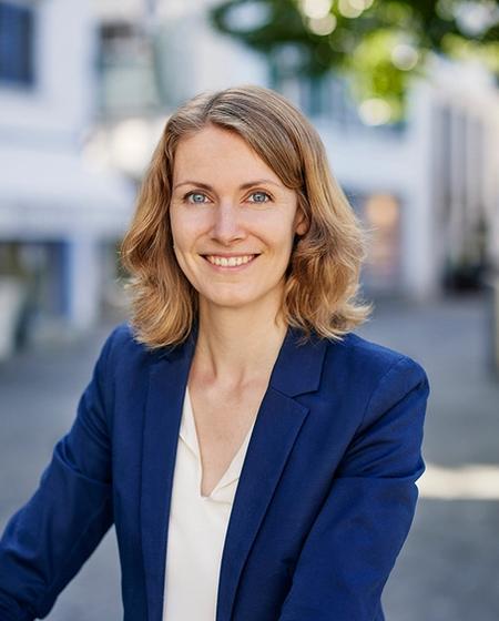 Teaser image of Miriam Dippe-Nistor financial communication expert IRF Reputation AG
